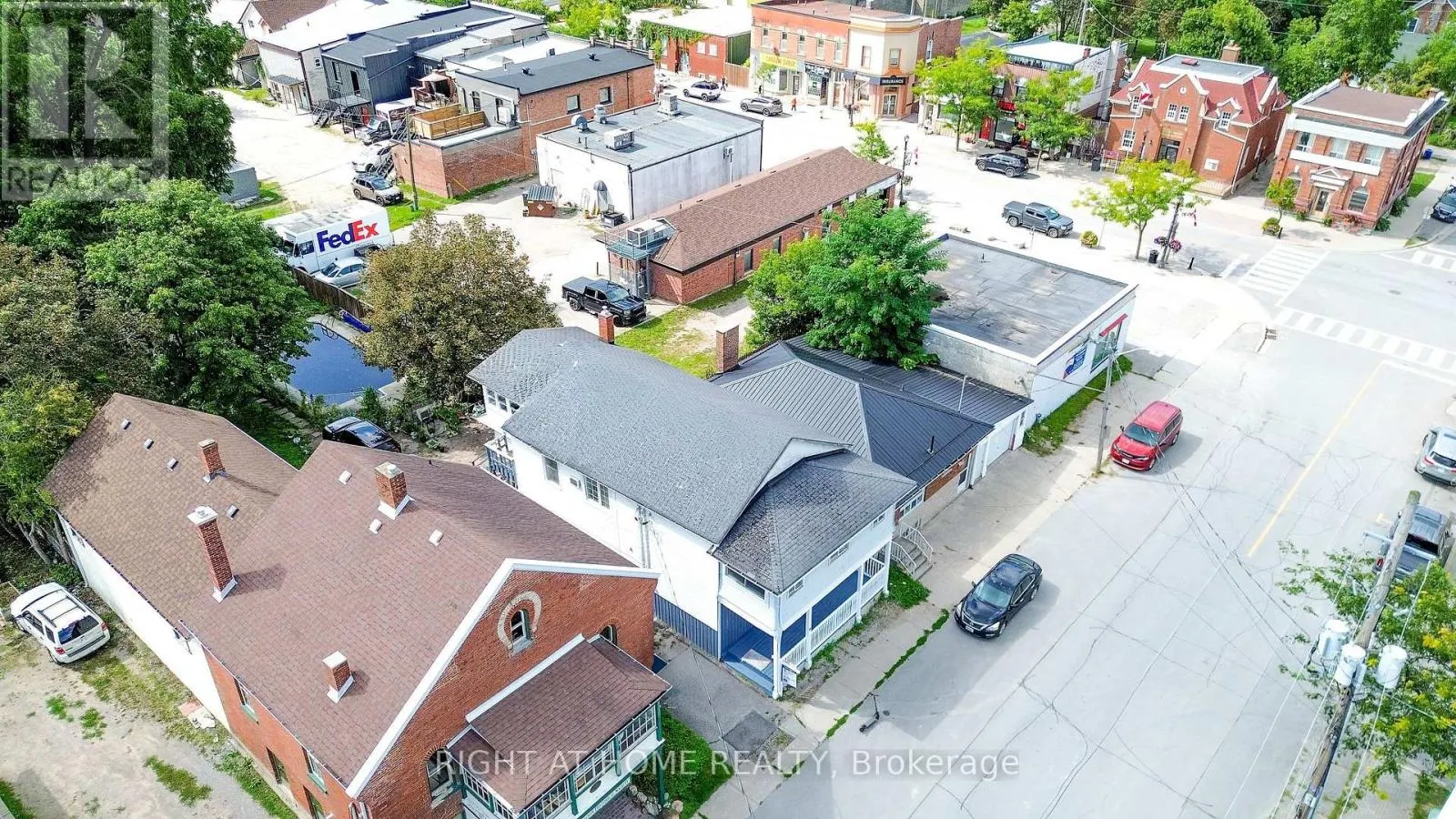 17 LAIDLAW ST STREET S