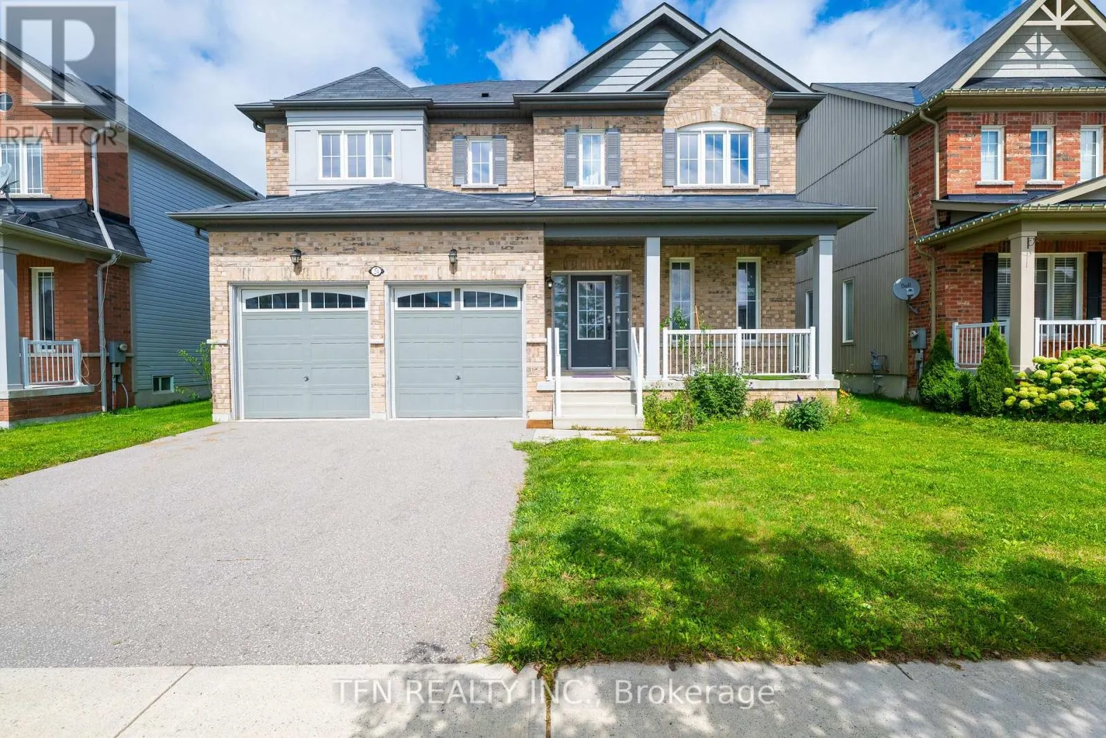 24 DON HADDEN CRESCENT