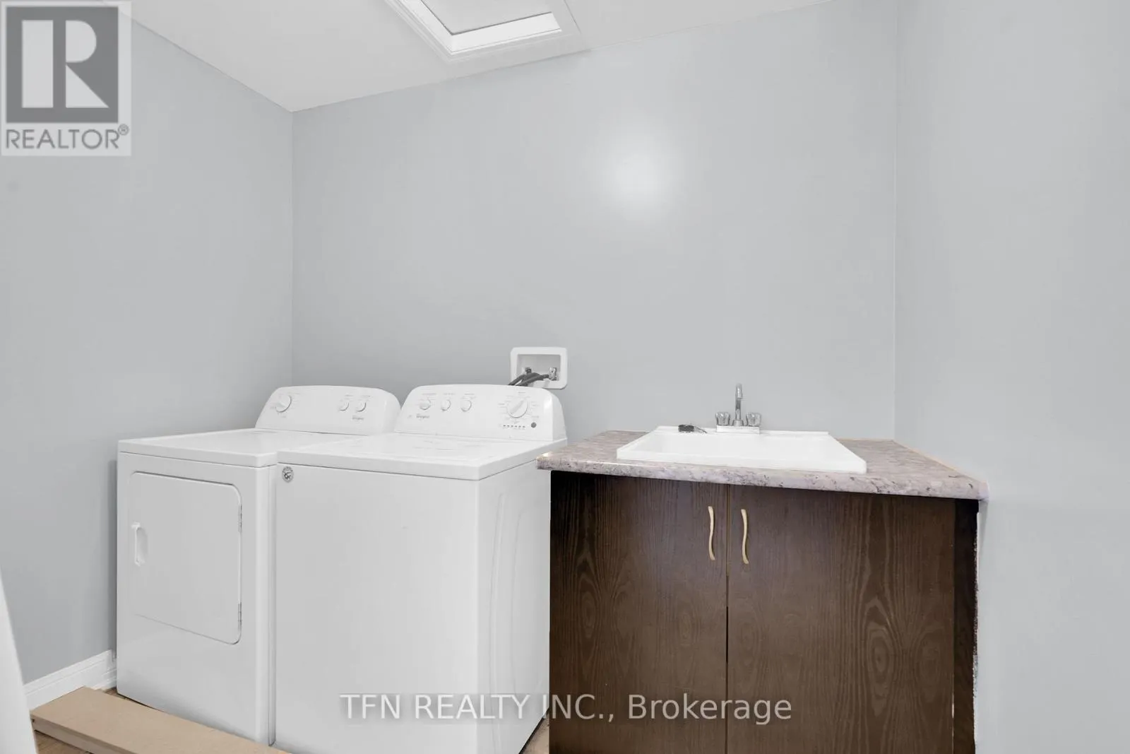 24 DON HADDEN CRESCENT