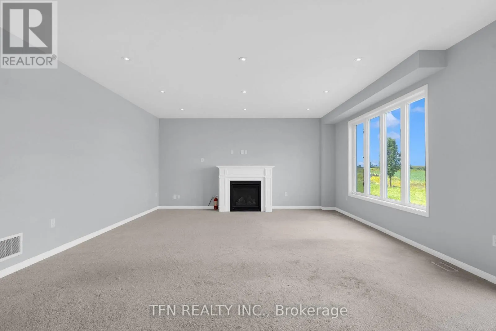 24 DON HADDEN CRESCENT