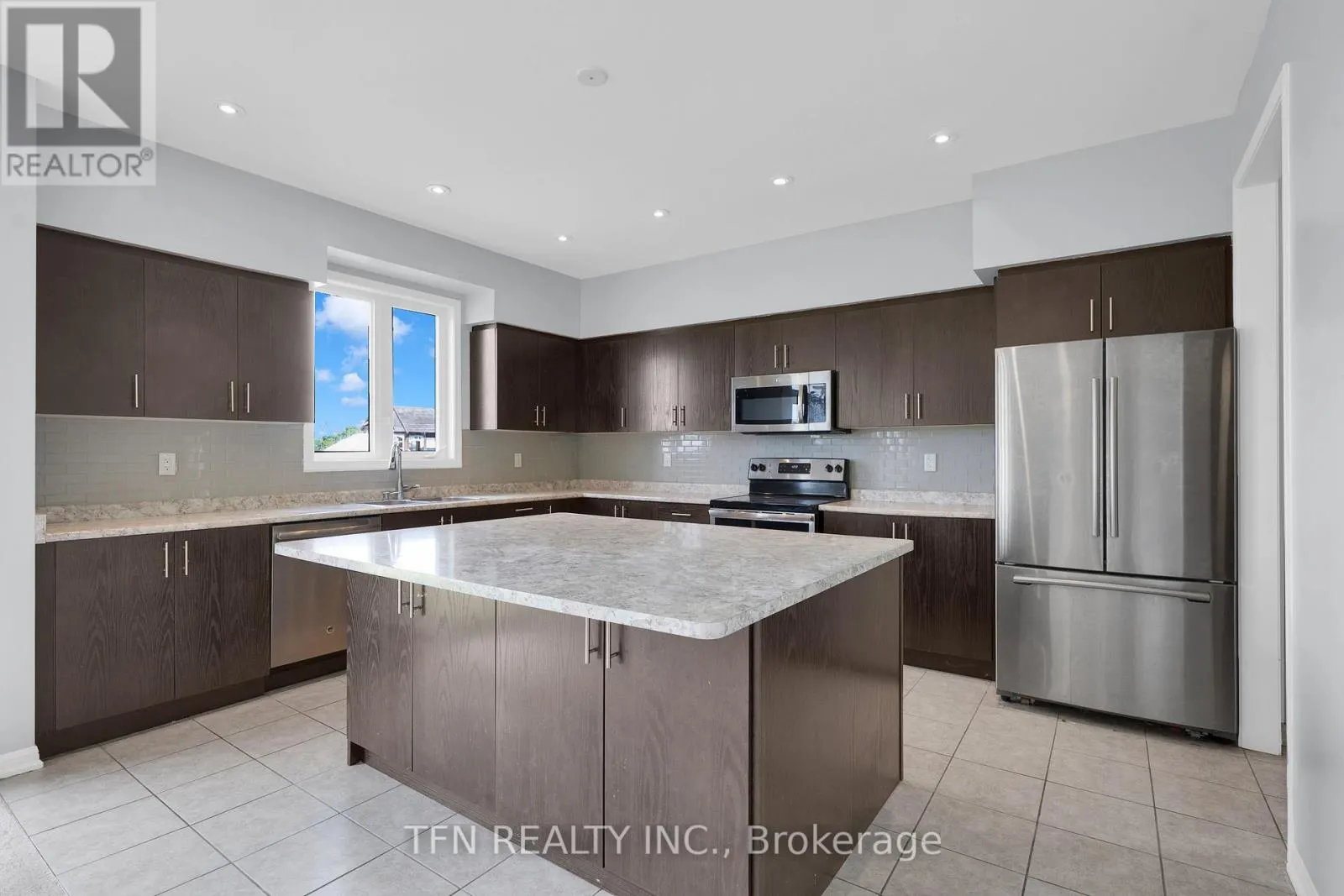 24 DON HADDEN CRESCENT