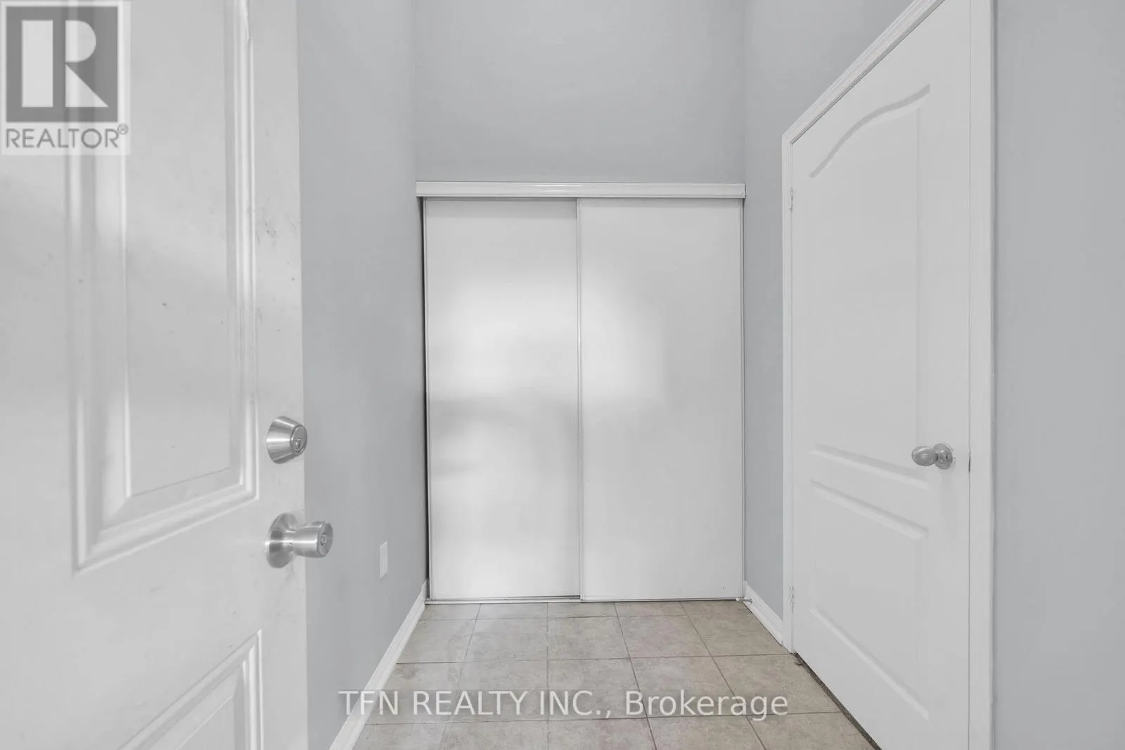 24 DON HADDEN CRESCENT