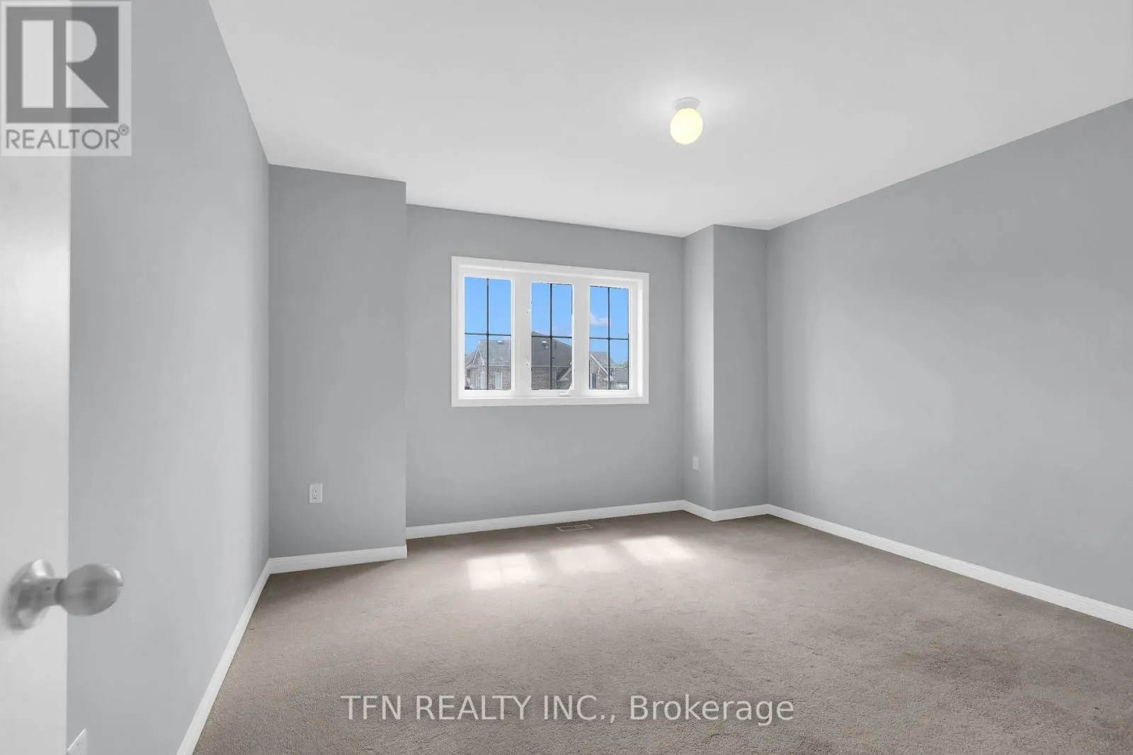 24 DON HADDEN CRESCENT