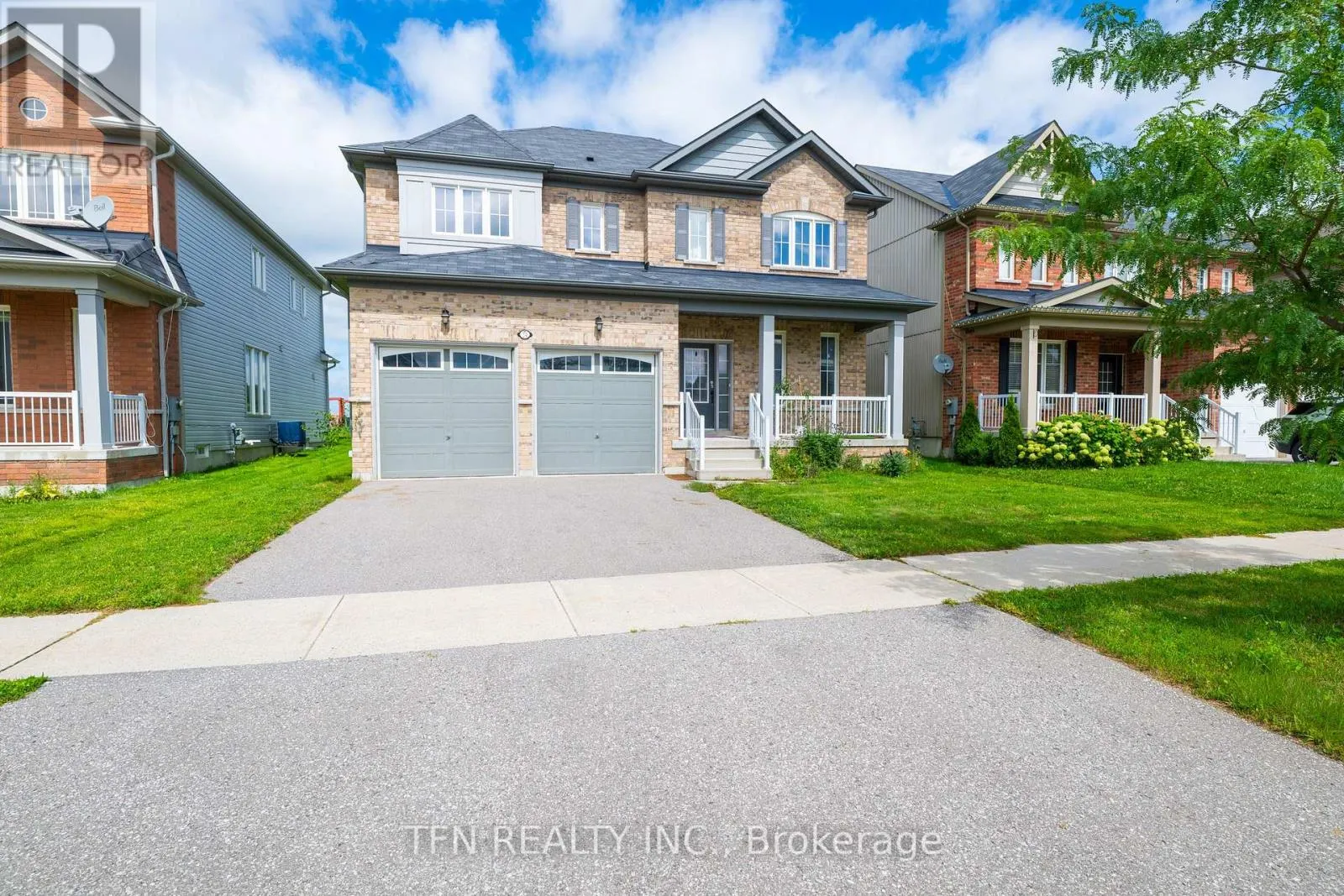 24 DON HADDEN CRESCENT