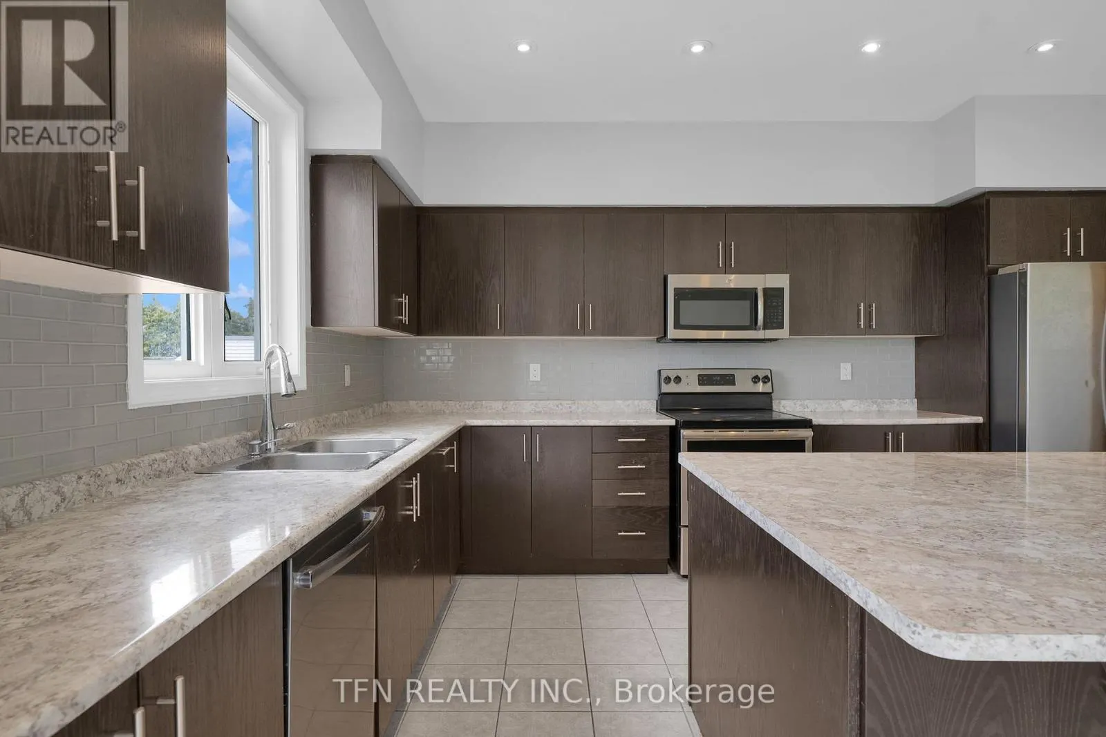 24 DON HADDEN CRESCENT