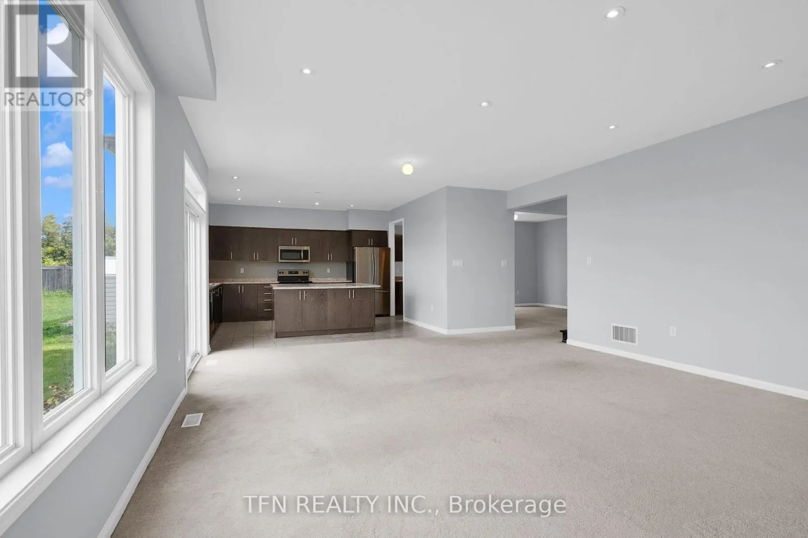 24 DON HADDEN CRESCENT