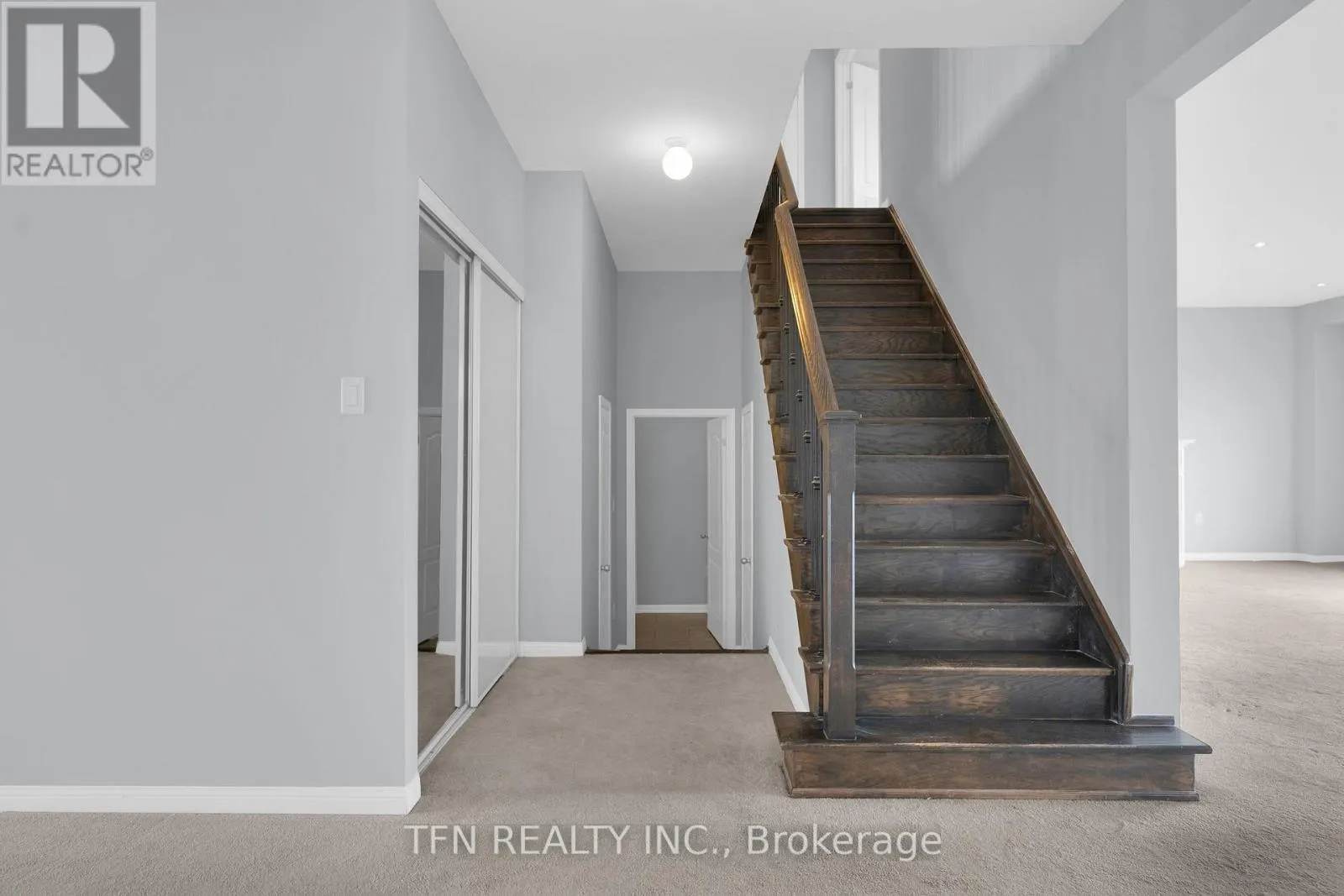 24 DON HADDEN CRESCENT