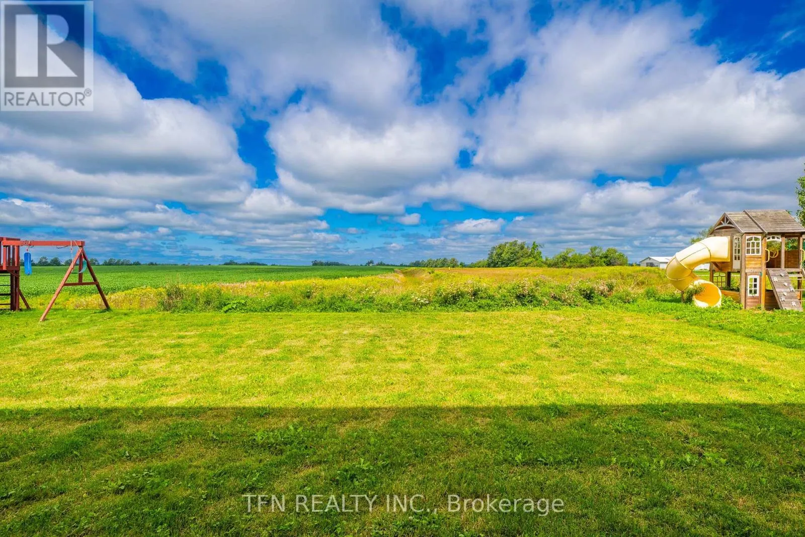 24 DON HADDEN CRESCENT
