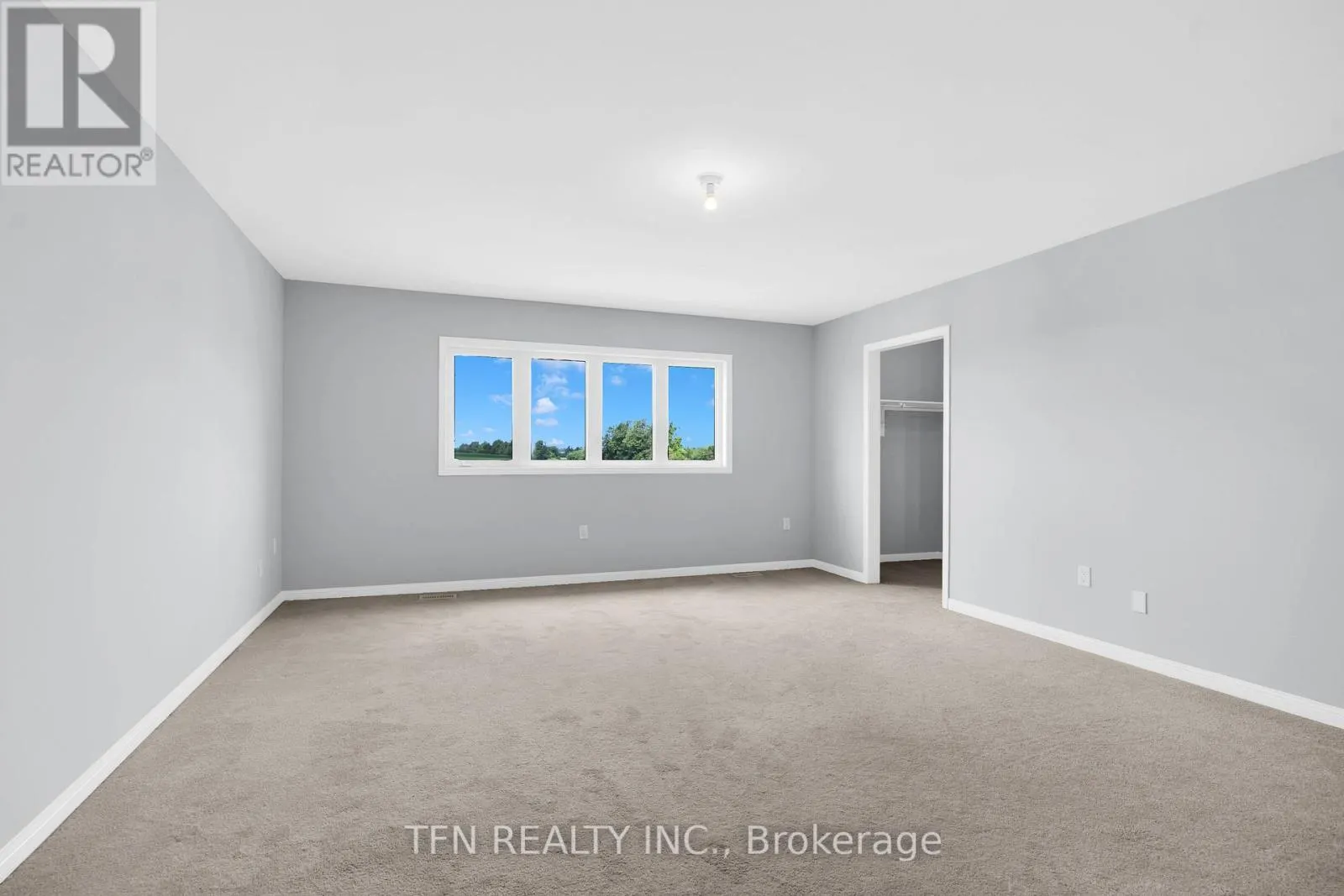 24 DON HADDEN CRESCENT