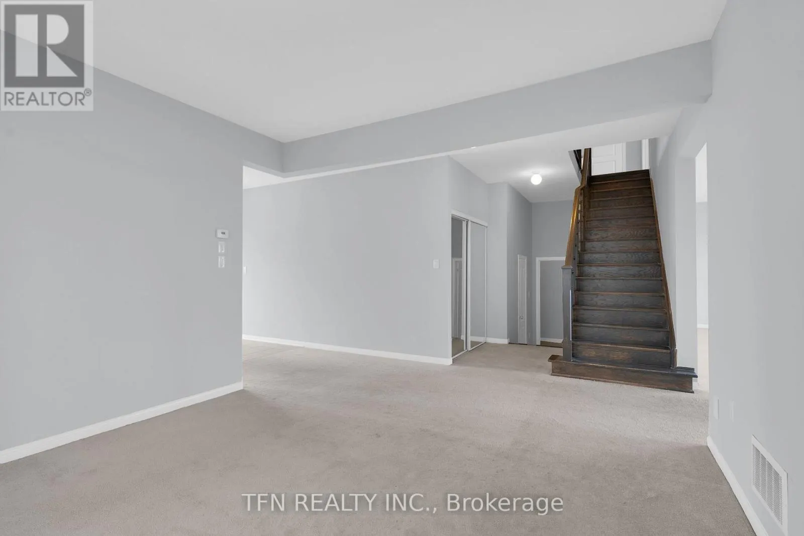 24 DON HADDEN CRESCENT