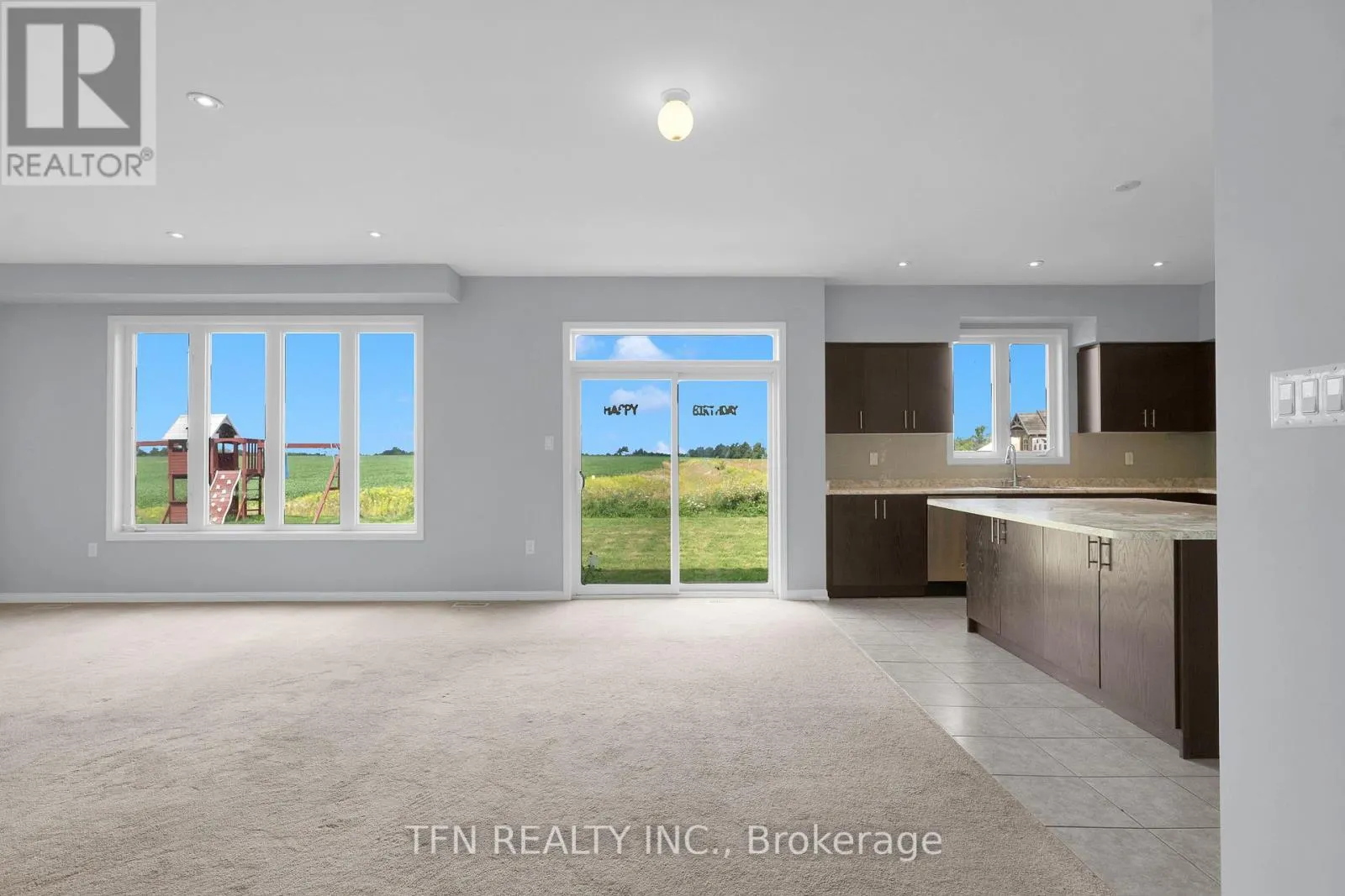 24 DON HADDEN CRESCENT