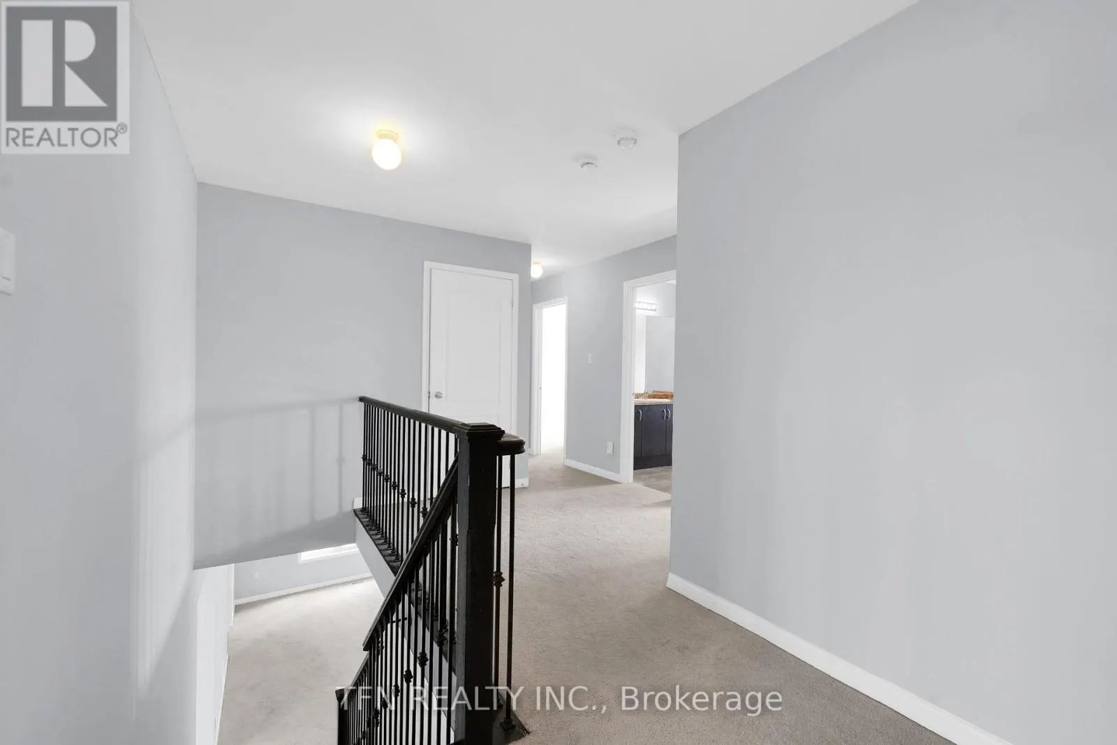 24 DON HADDEN CRESCENT