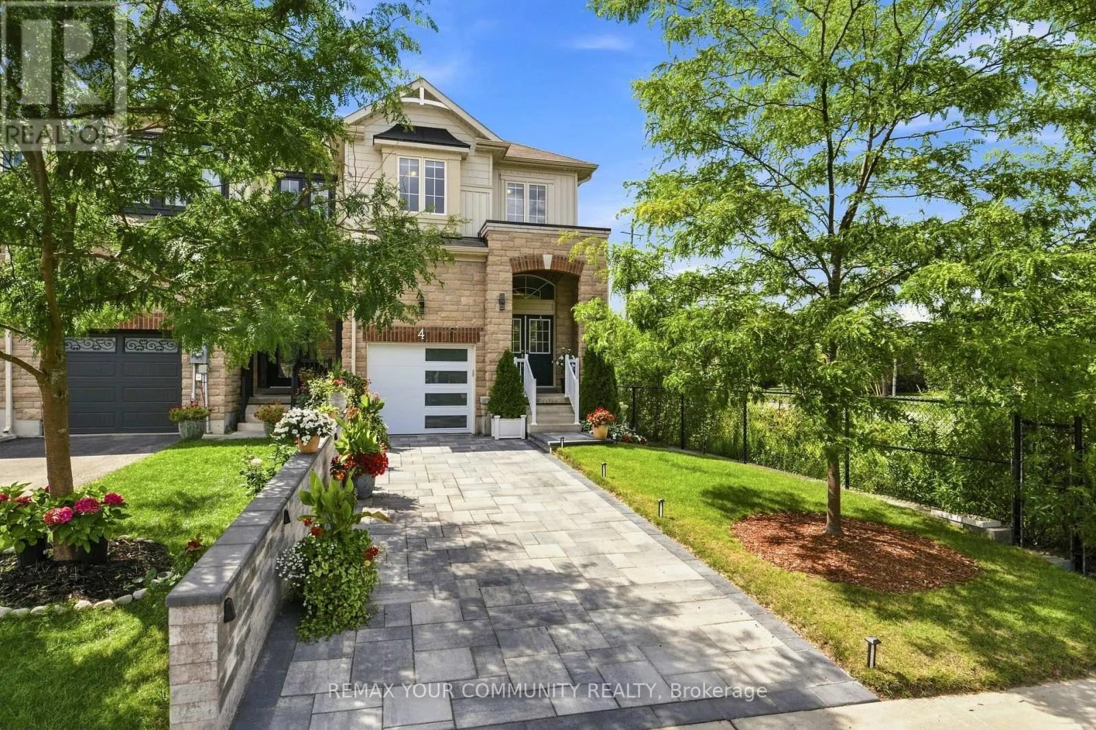 4 GREENWOOD DRIVE