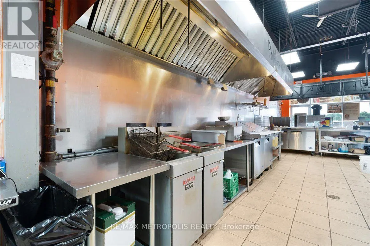 10 - 450 HOLLAND STREET W