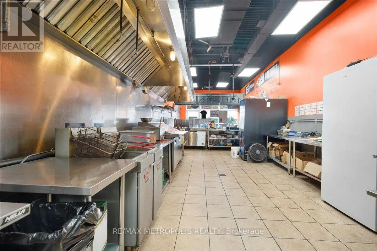 10 - 450 HOLLAND STREET W