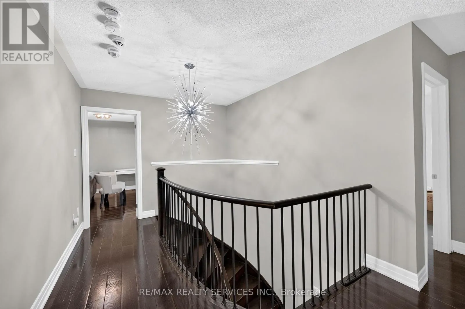 484 GREENWOOD DRIVE