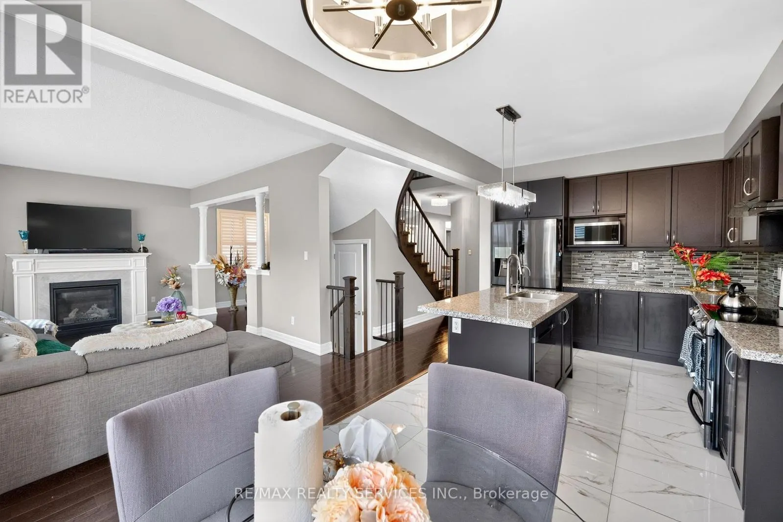 484 GREENWOOD DRIVE