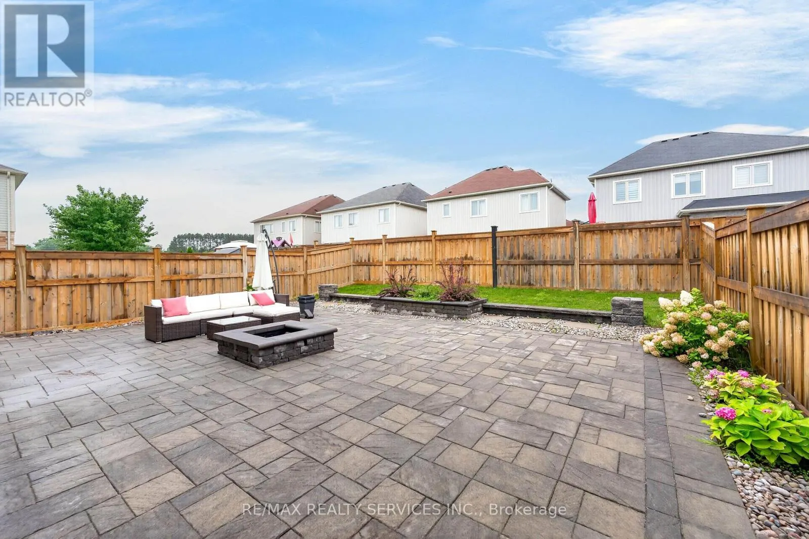 484 GREENWOOD DRIVE