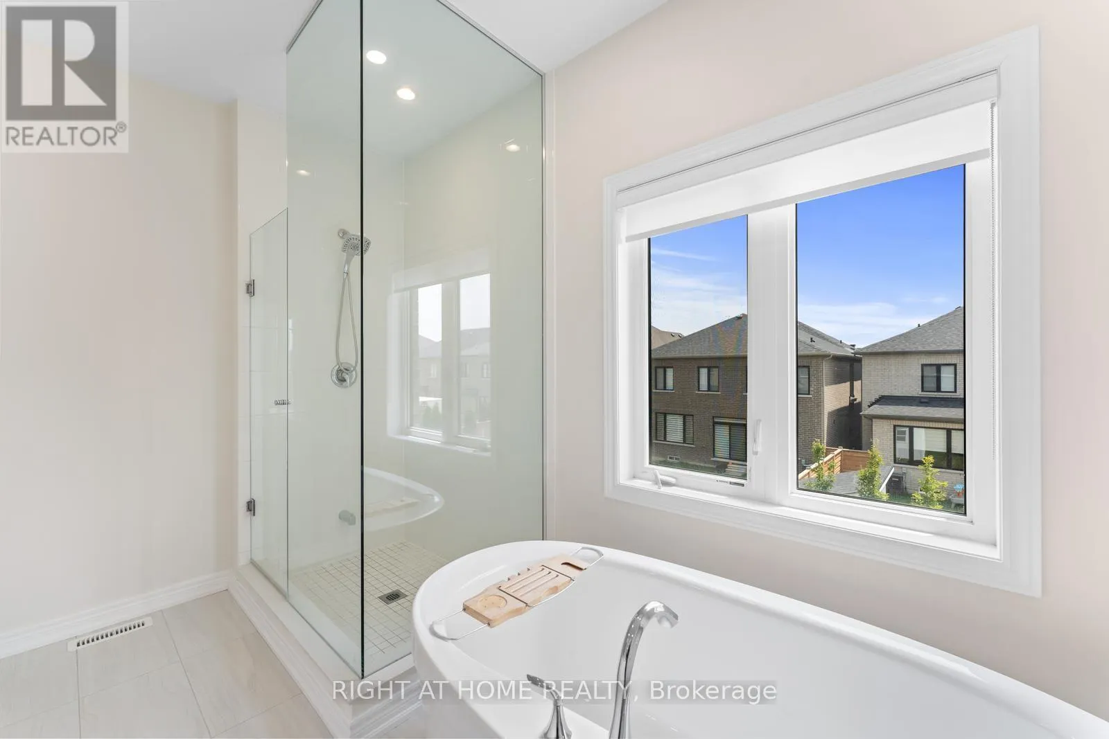 42 ALISTAIR CRESCENT