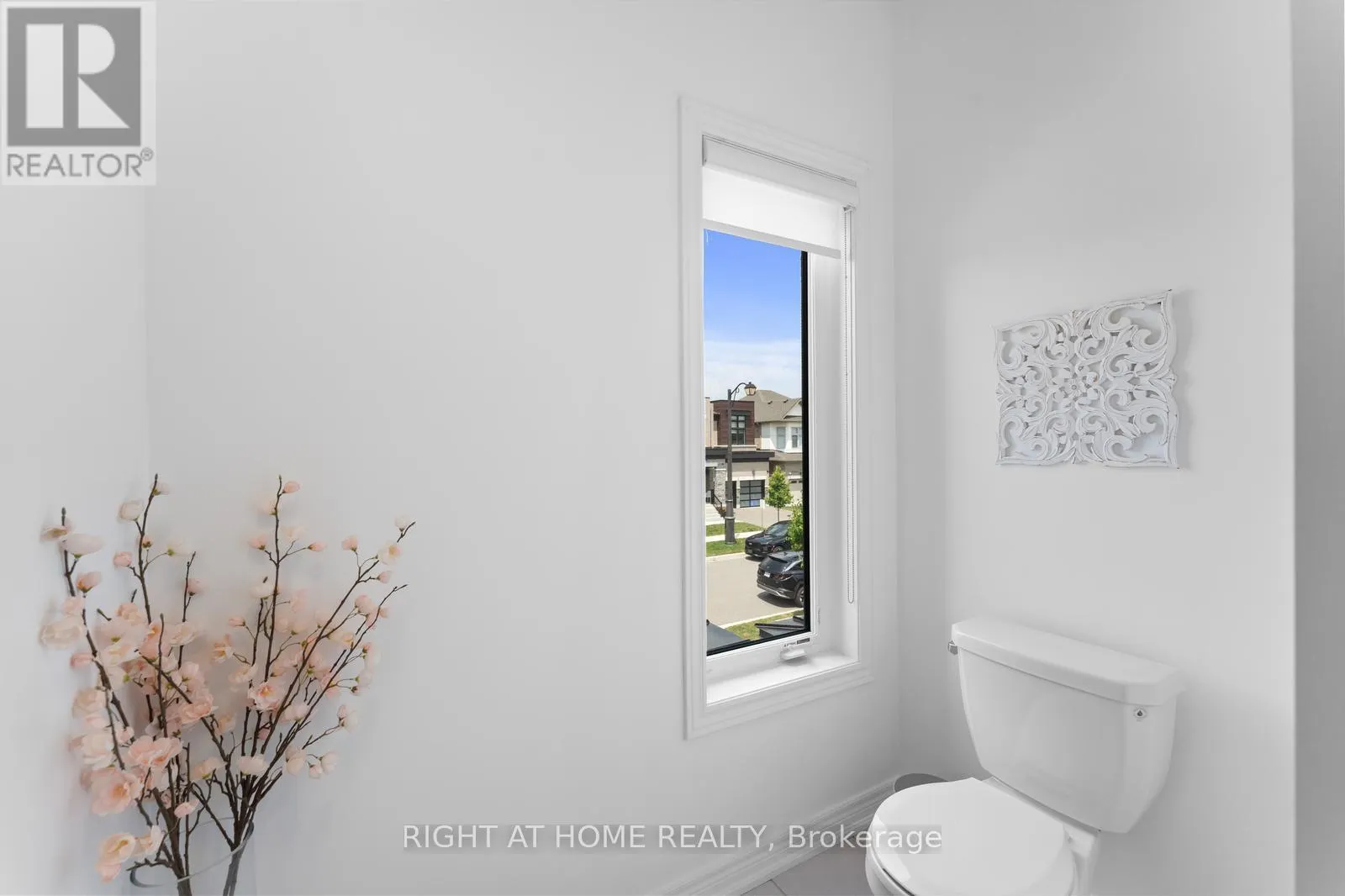 42 ALISTAIR CRESCENT