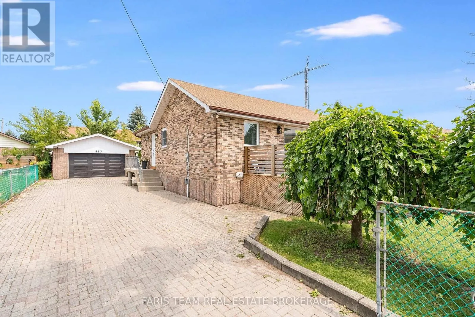 987 ISABELLA STREET