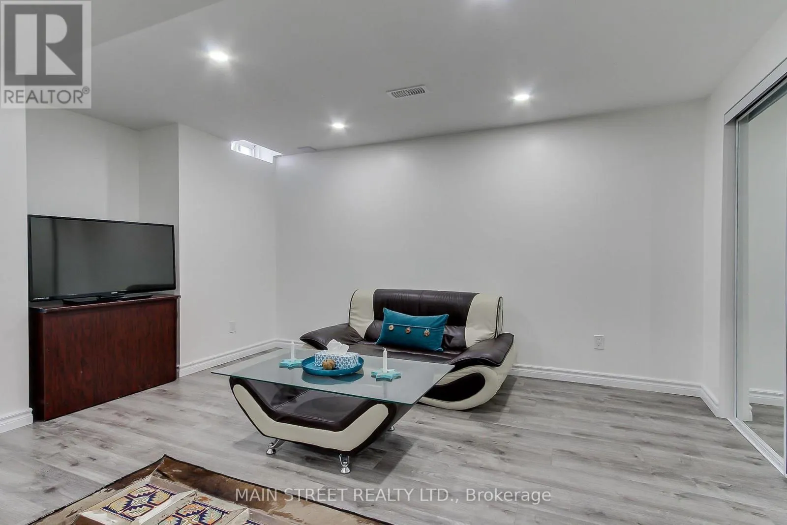 34 GREY WING AVENUE