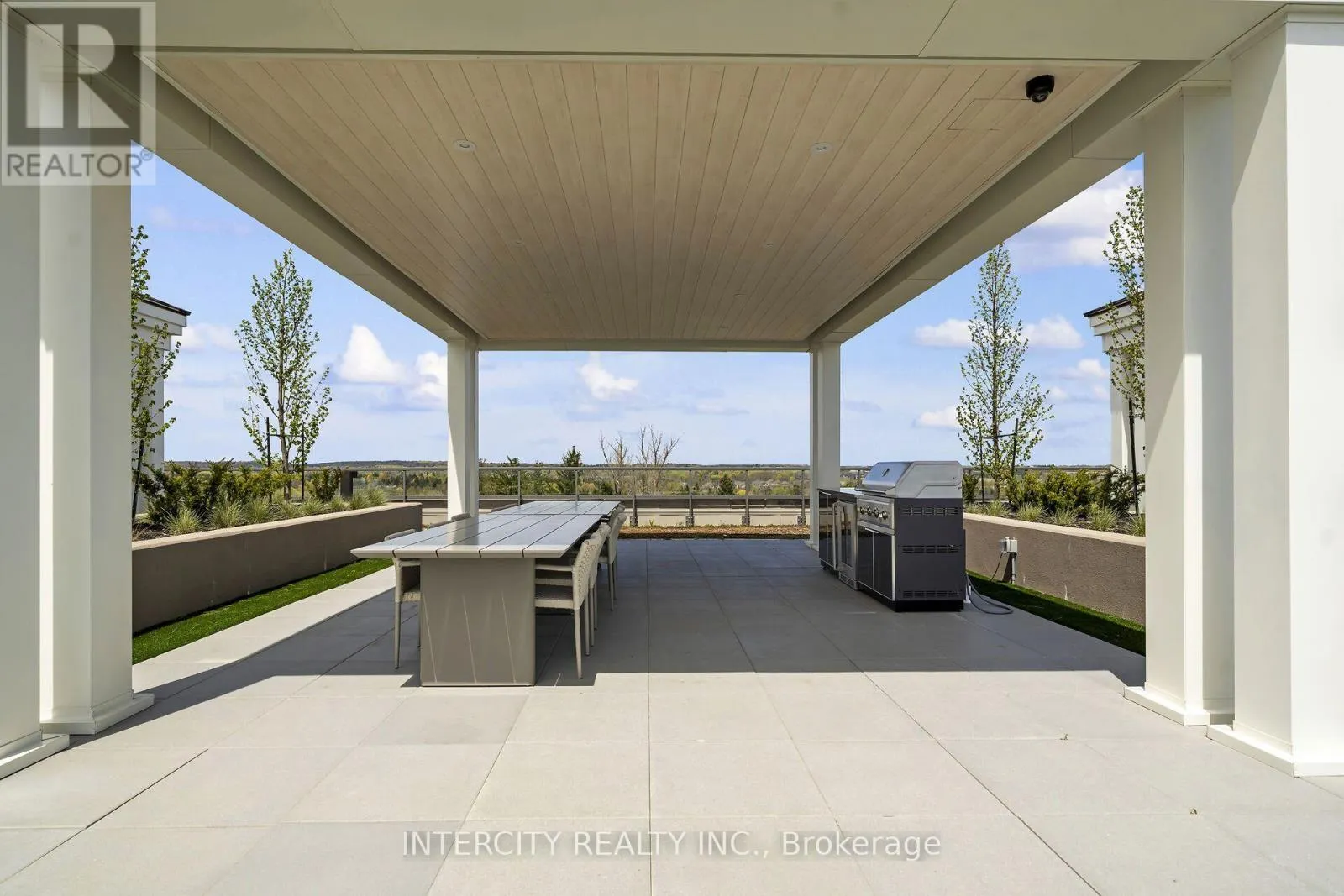 606 - 2075 KING ROAD
