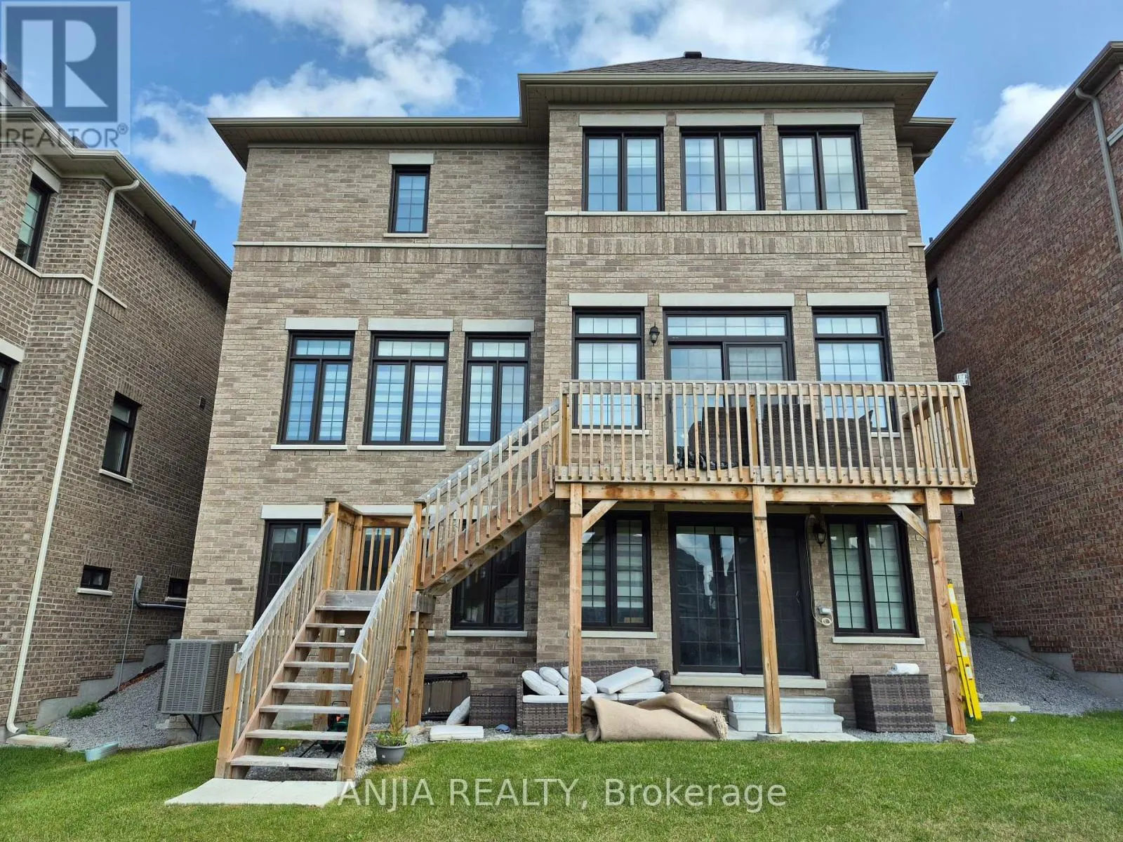50 MEADOW VISTA CRESCENT