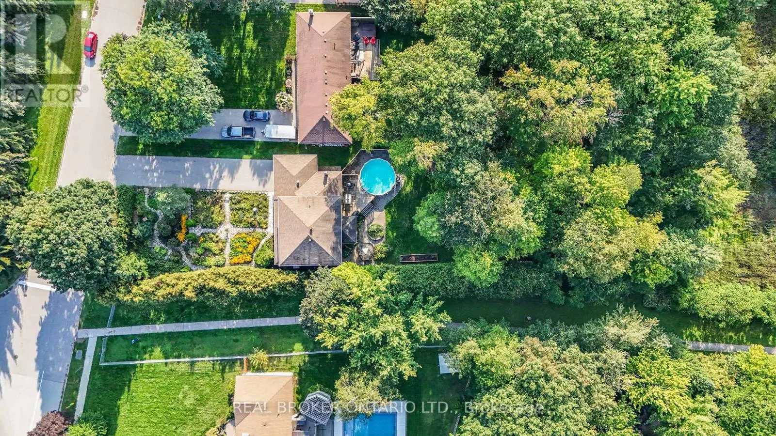 2 AMBERGLEN COURT