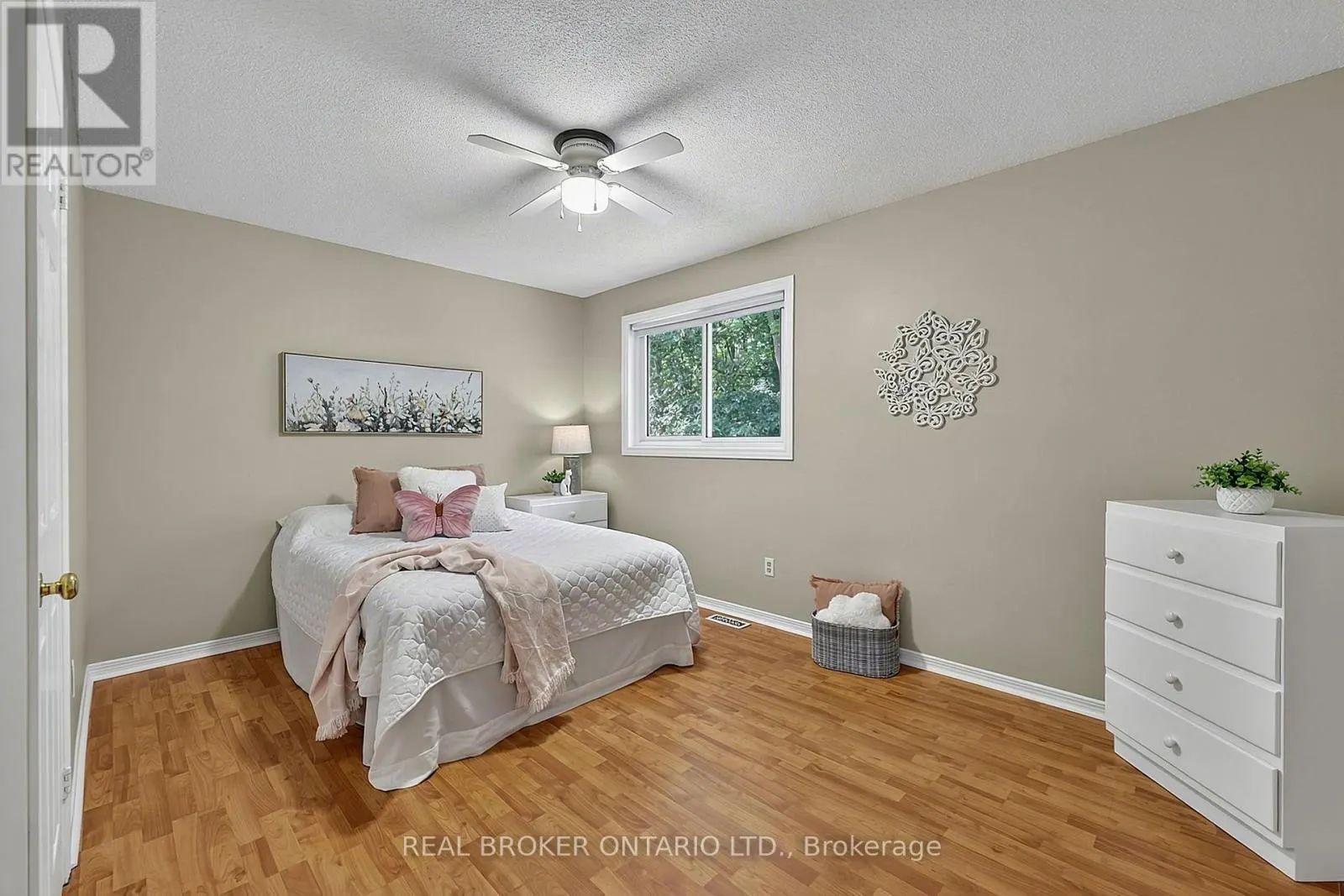 2 AMBERGLEN COURT
