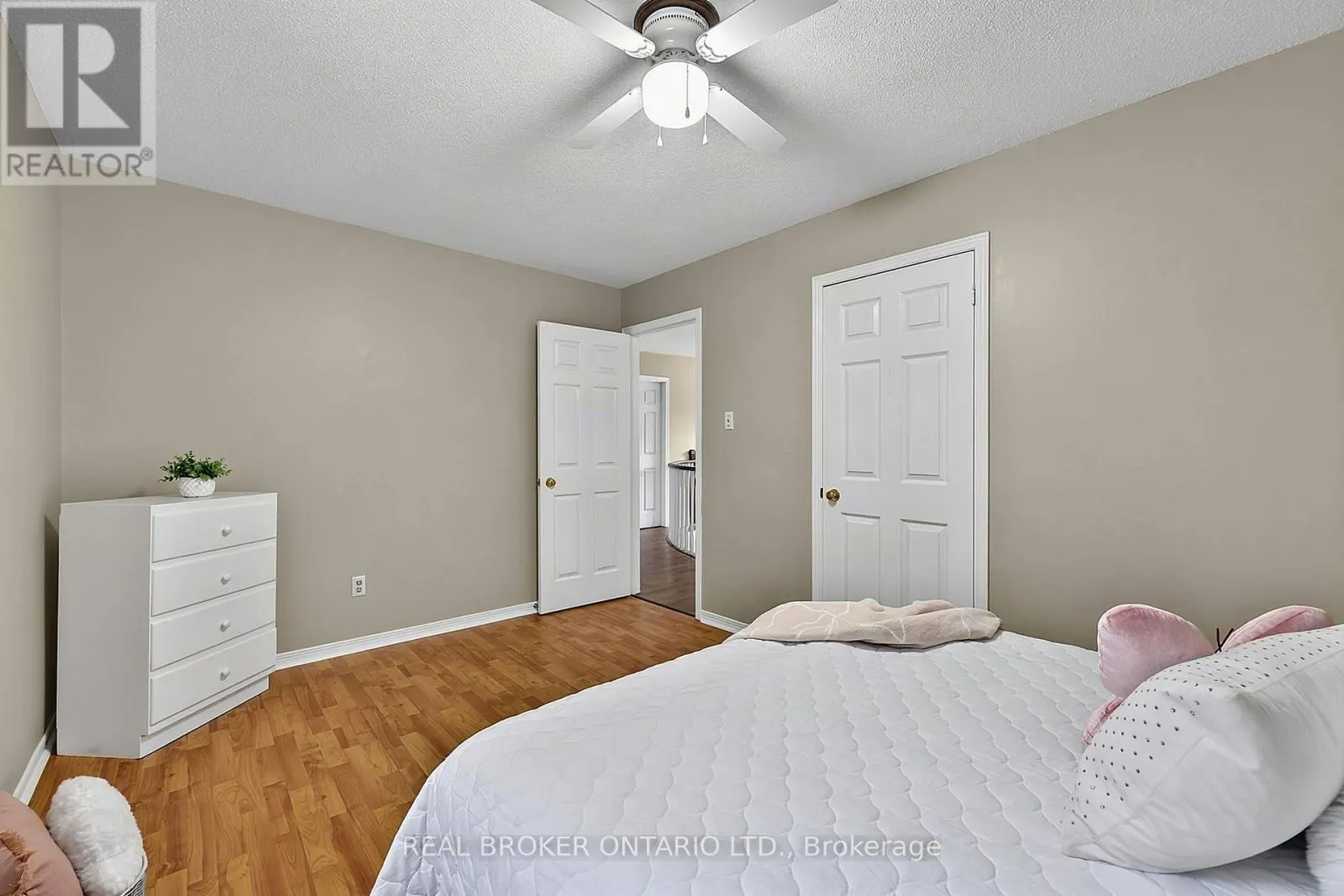 2 AMBERGLEN COURT