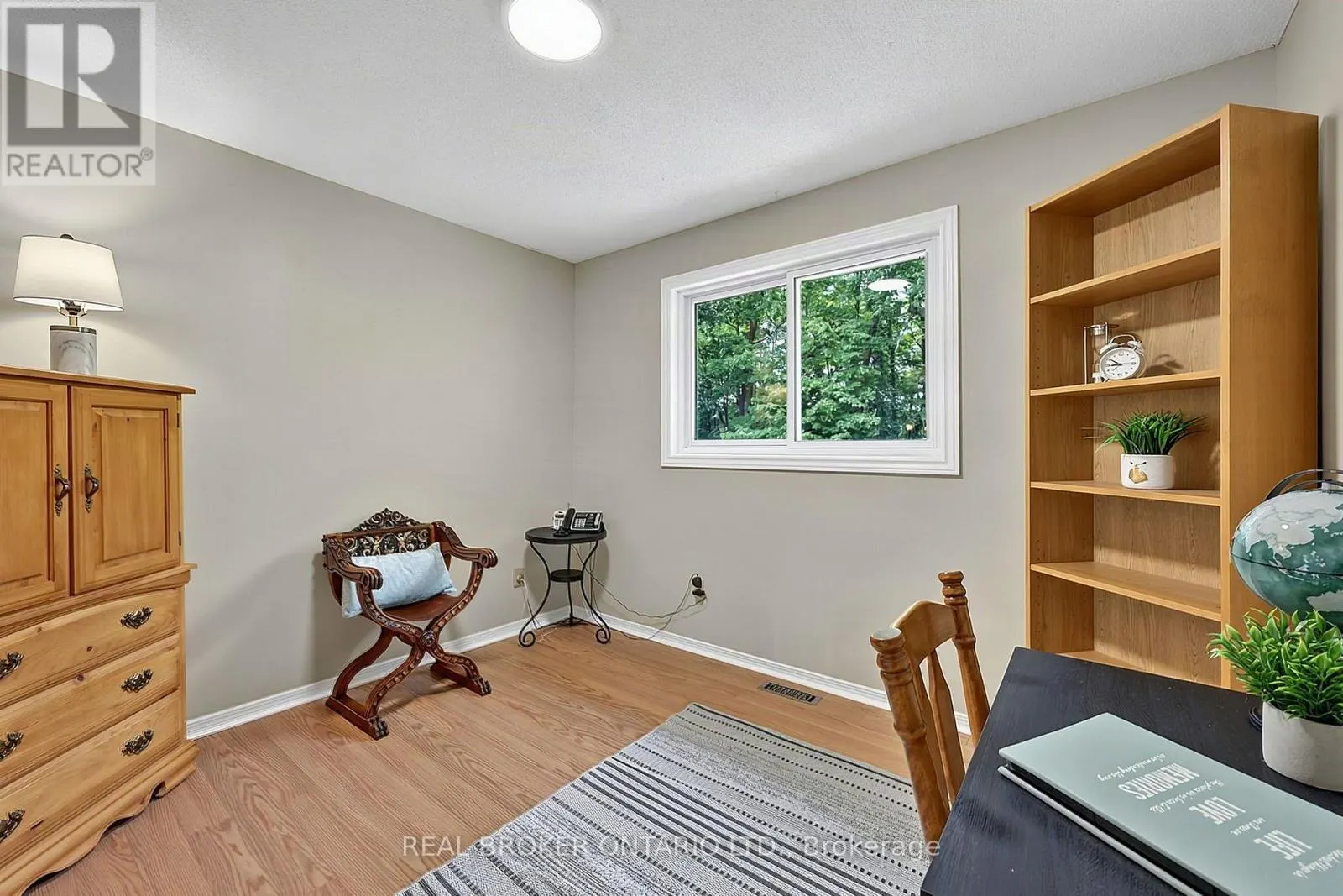 2 AMBERGLEN COURT