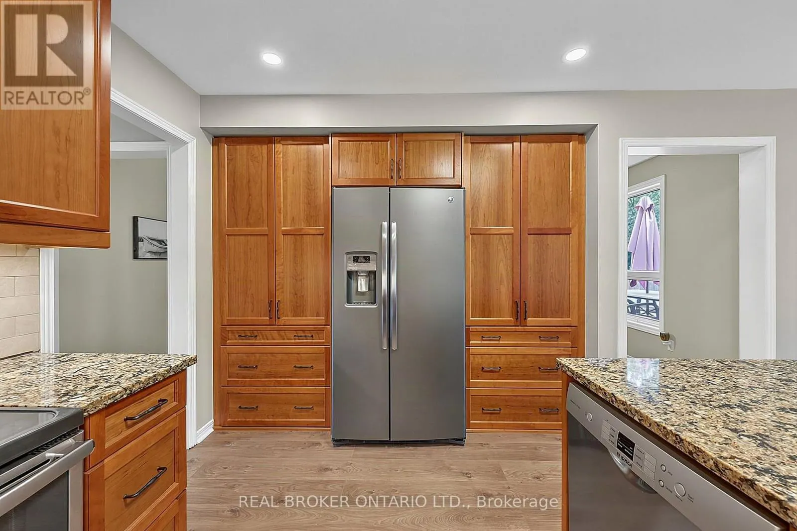 2 AMBERGLEN COURT