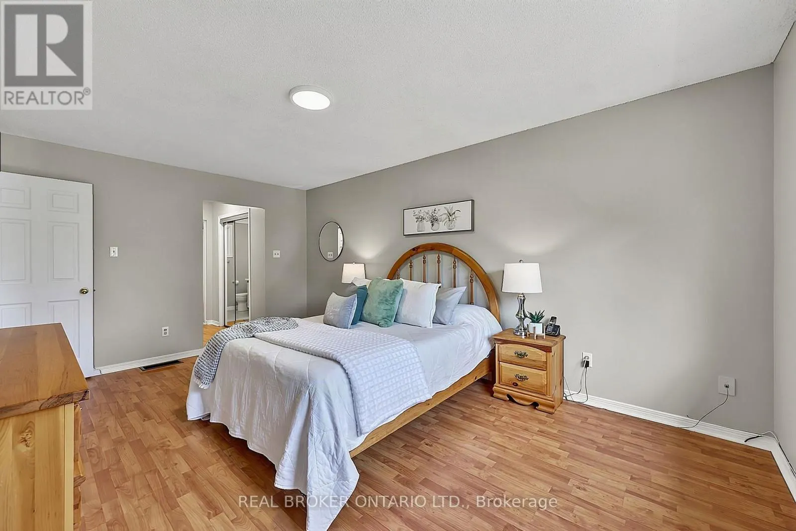 2 AMBERGLEN COURT