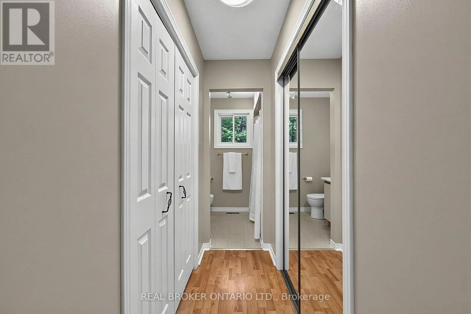 2 AMBERGLEN COURT