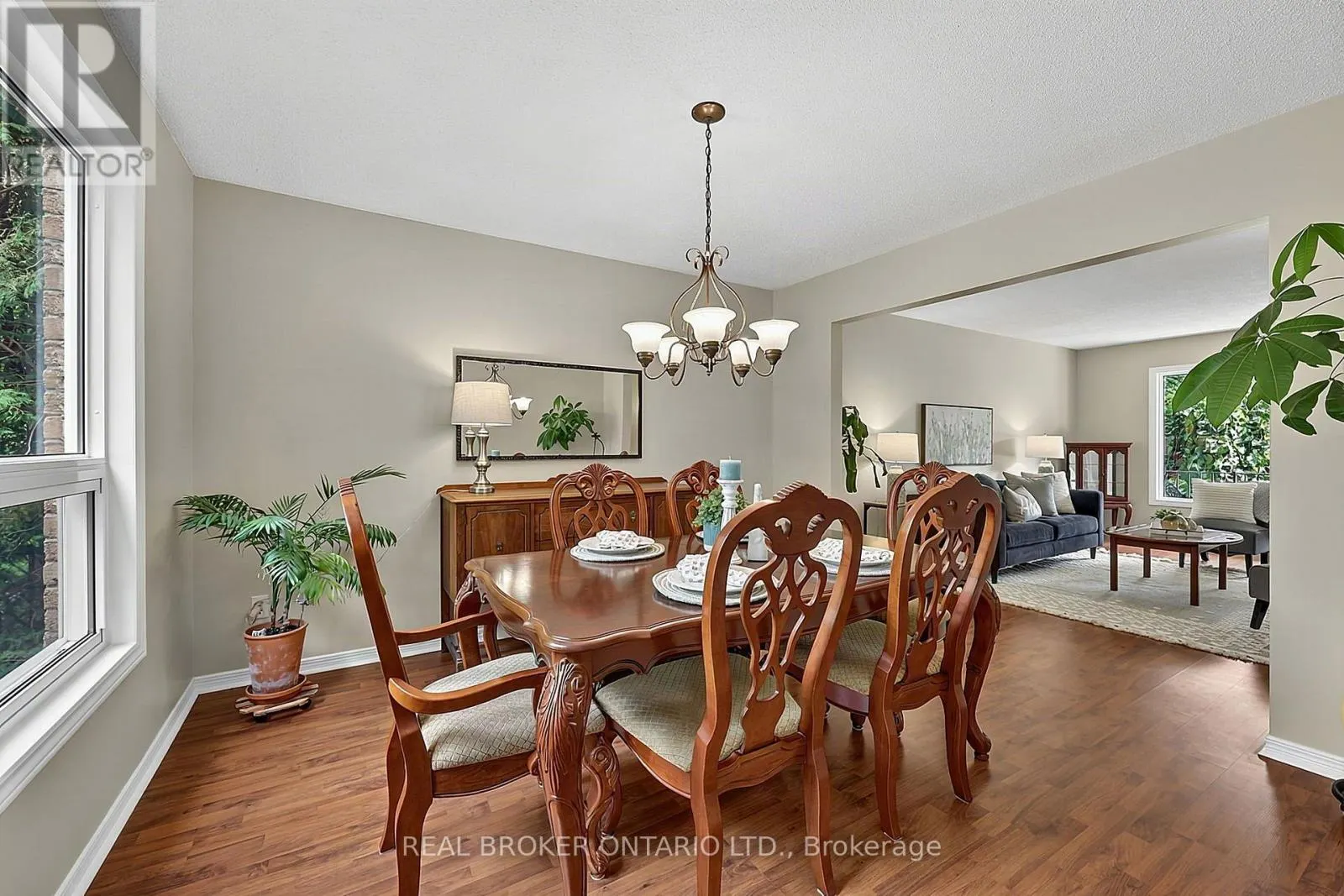2 AMBERGLEN COURT