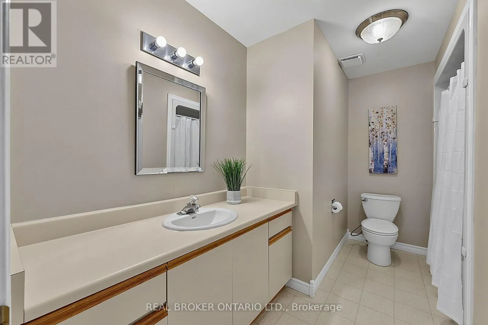 2 AMBERGLEN COURT