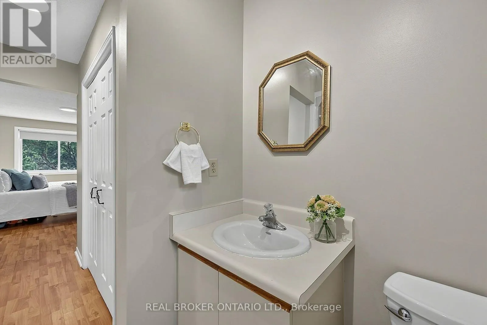 2 AMBERGLEN COURT