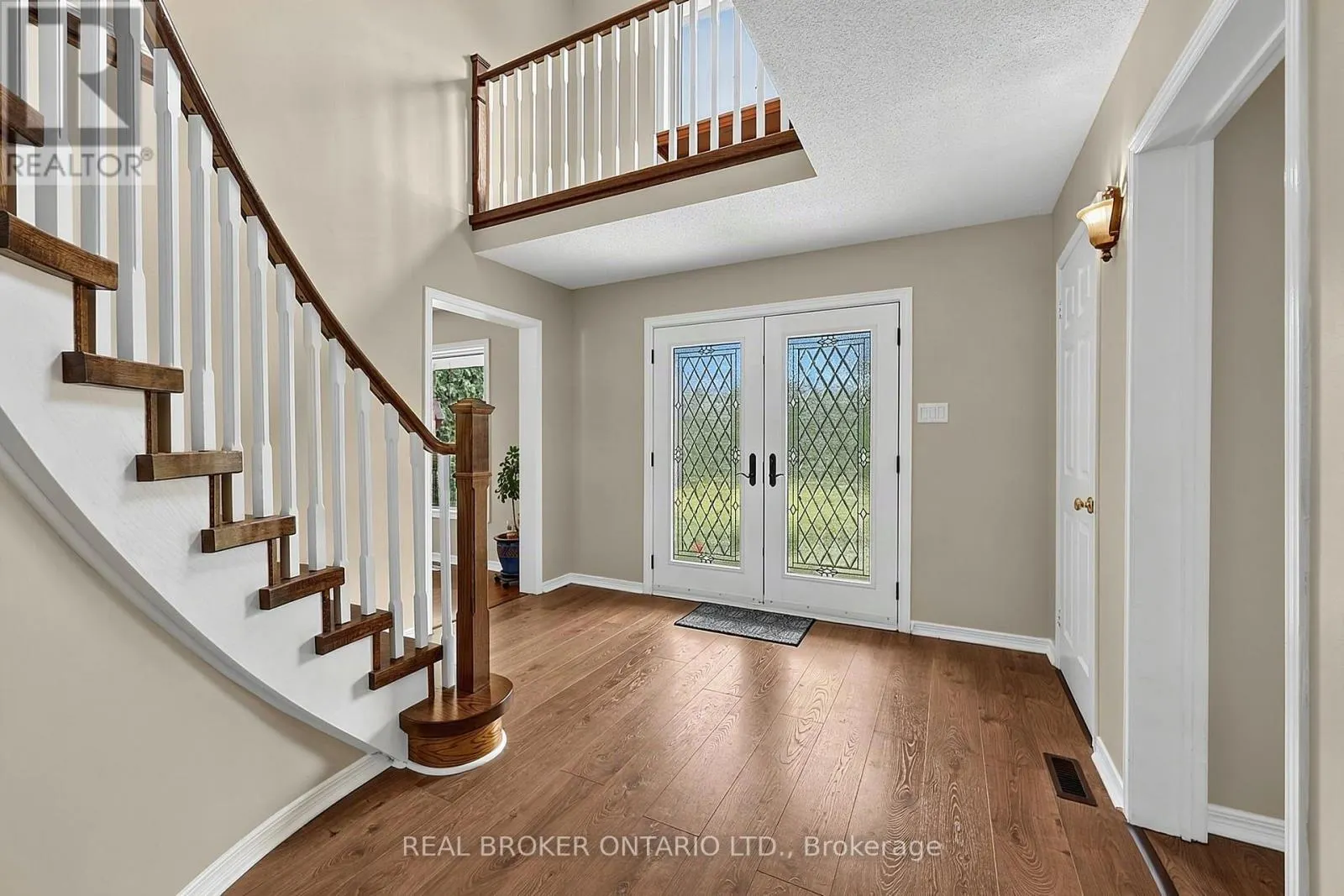 2 AMBERGLEN COURT