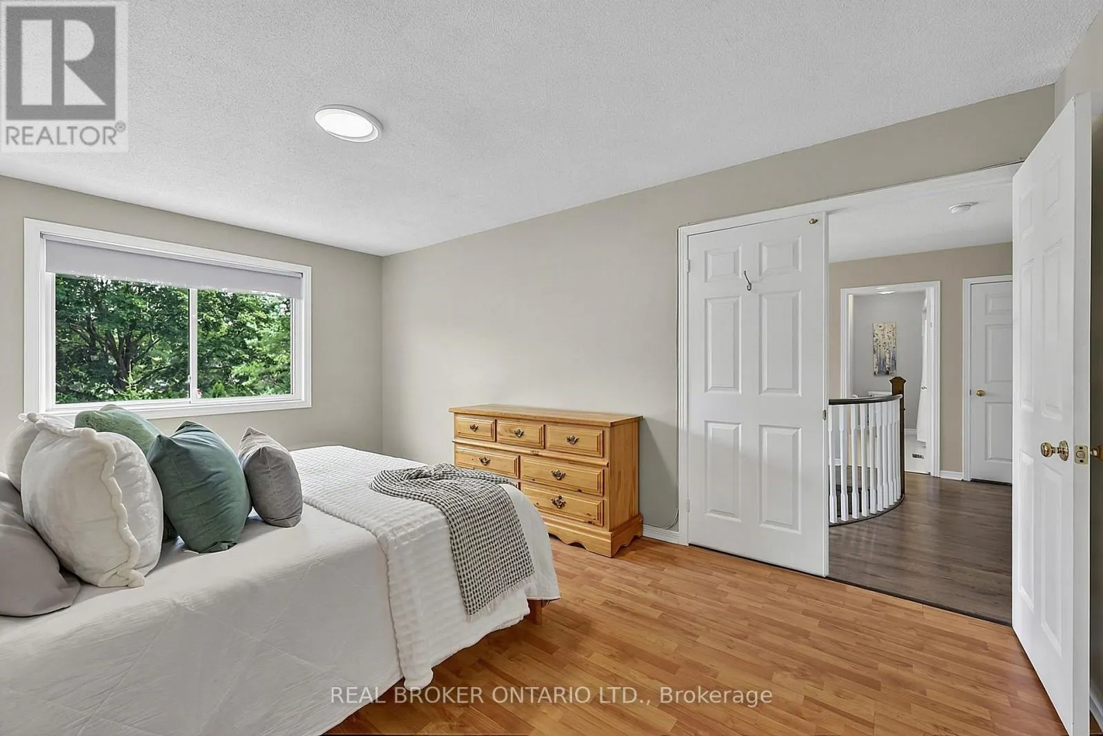 2 AMBERGLEN COURT
