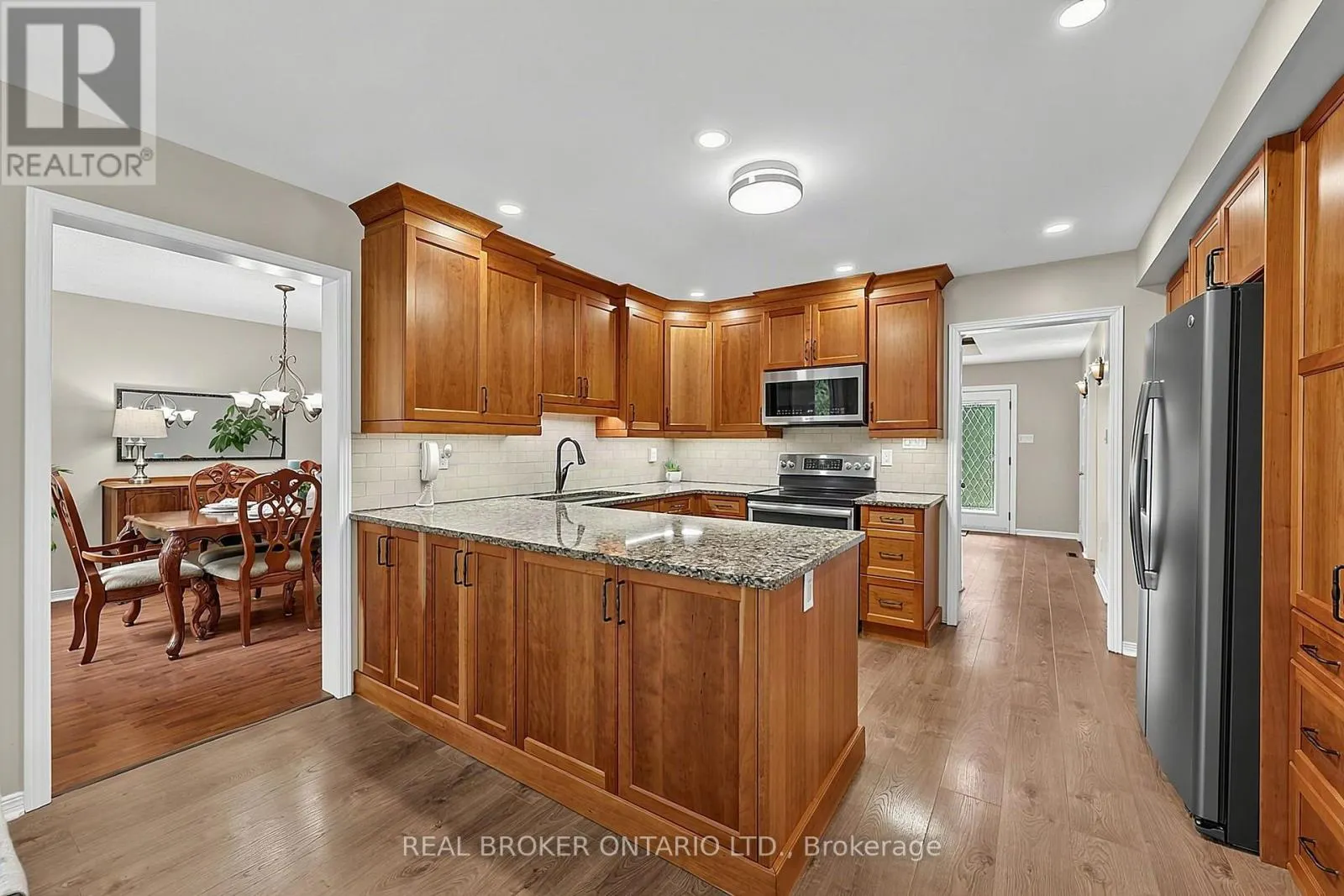 2 AMBERGLEN COURT