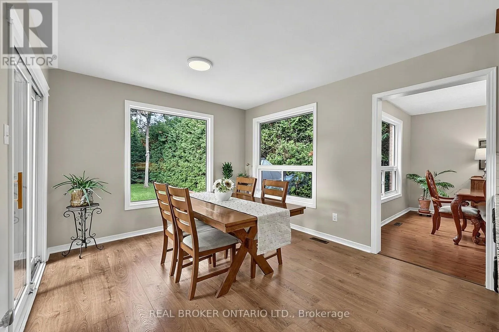 2 AMBERGLEN COURT