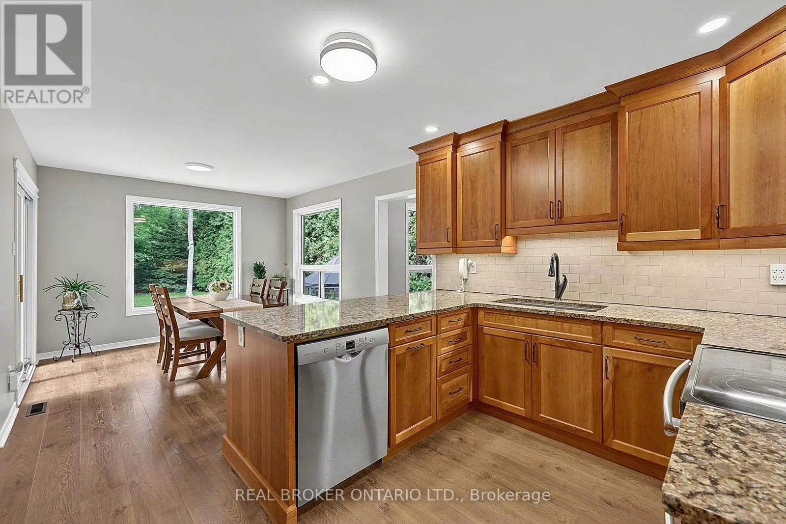 2 AMBERGLEN COURT