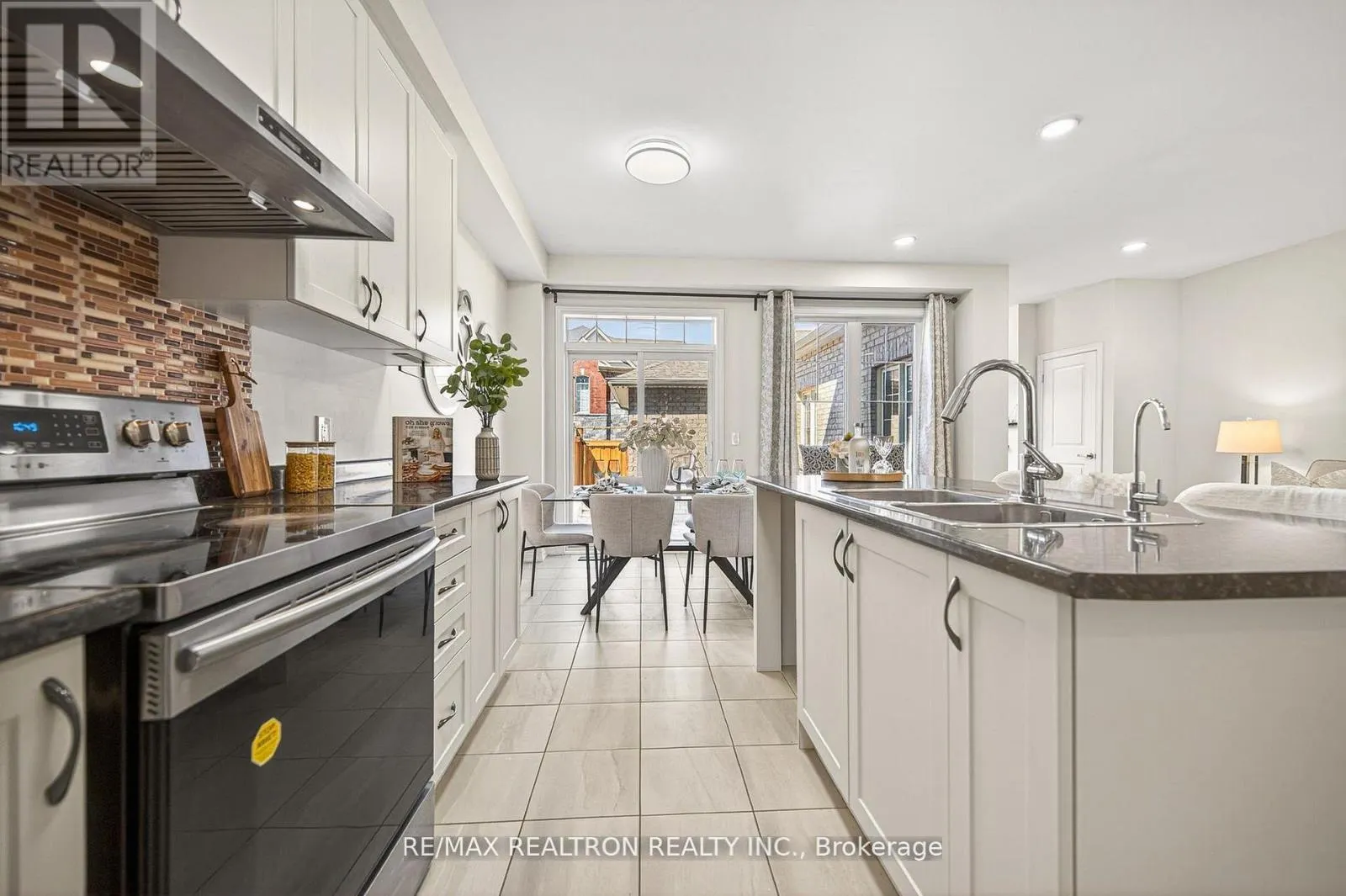 19852 LESLIE STREET