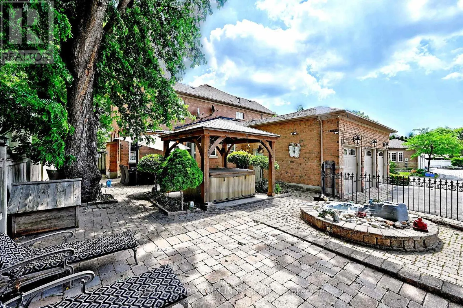 2 WINTERBERRY DRIVE