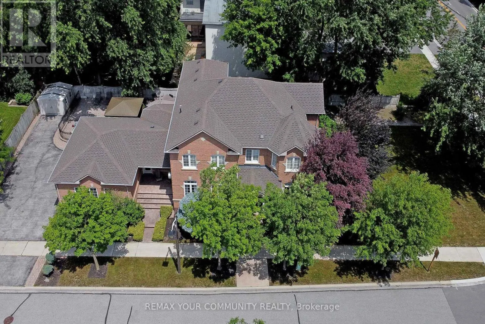 2 WINTERBERRY DRIVE