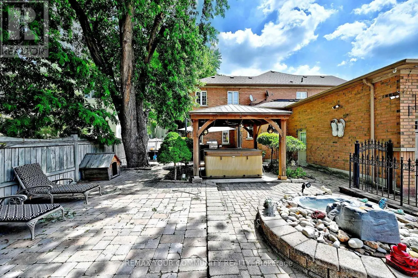 2 WINTERBERRY DRIVE