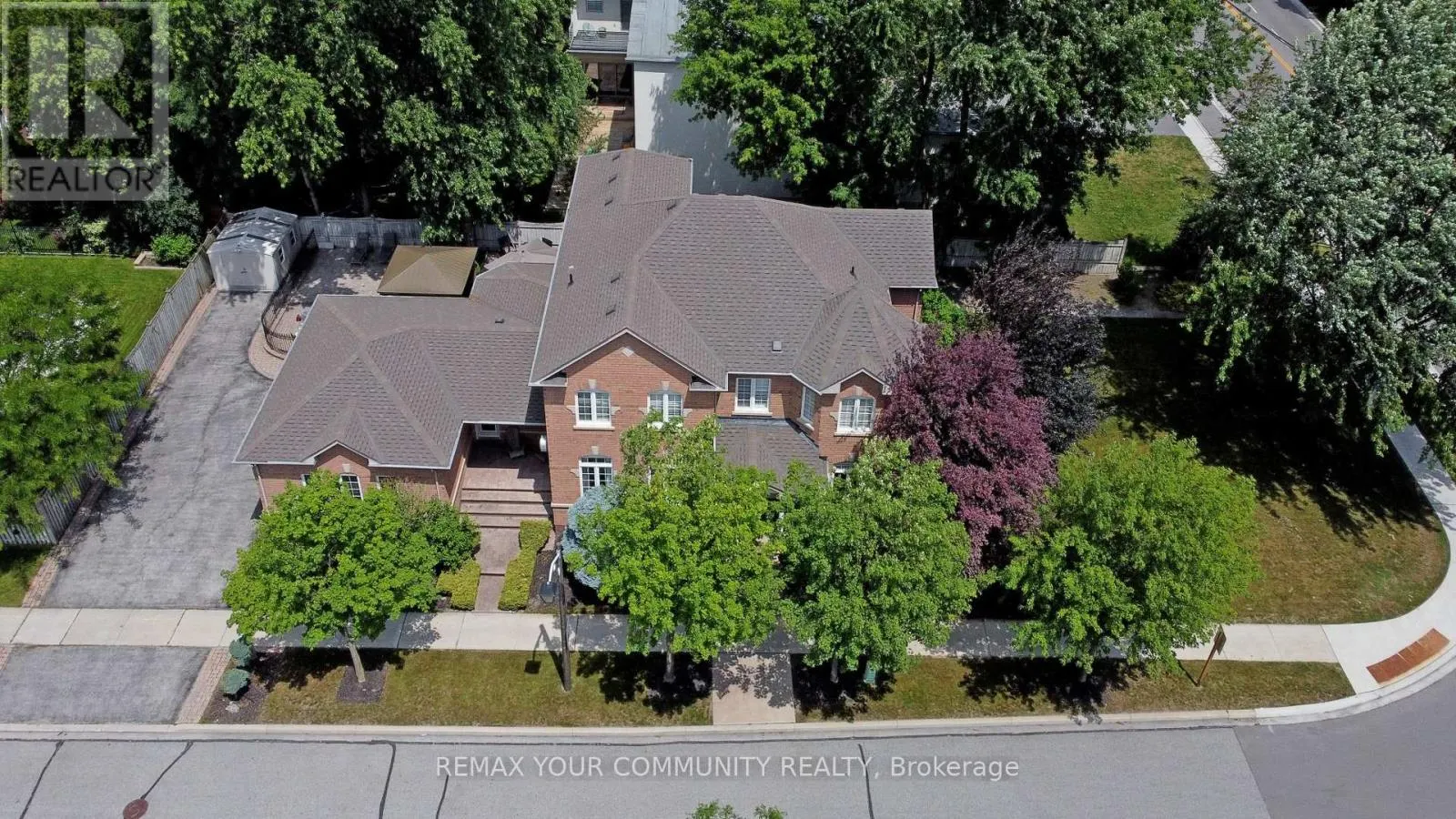 2 WINTERBERRY DRIVE