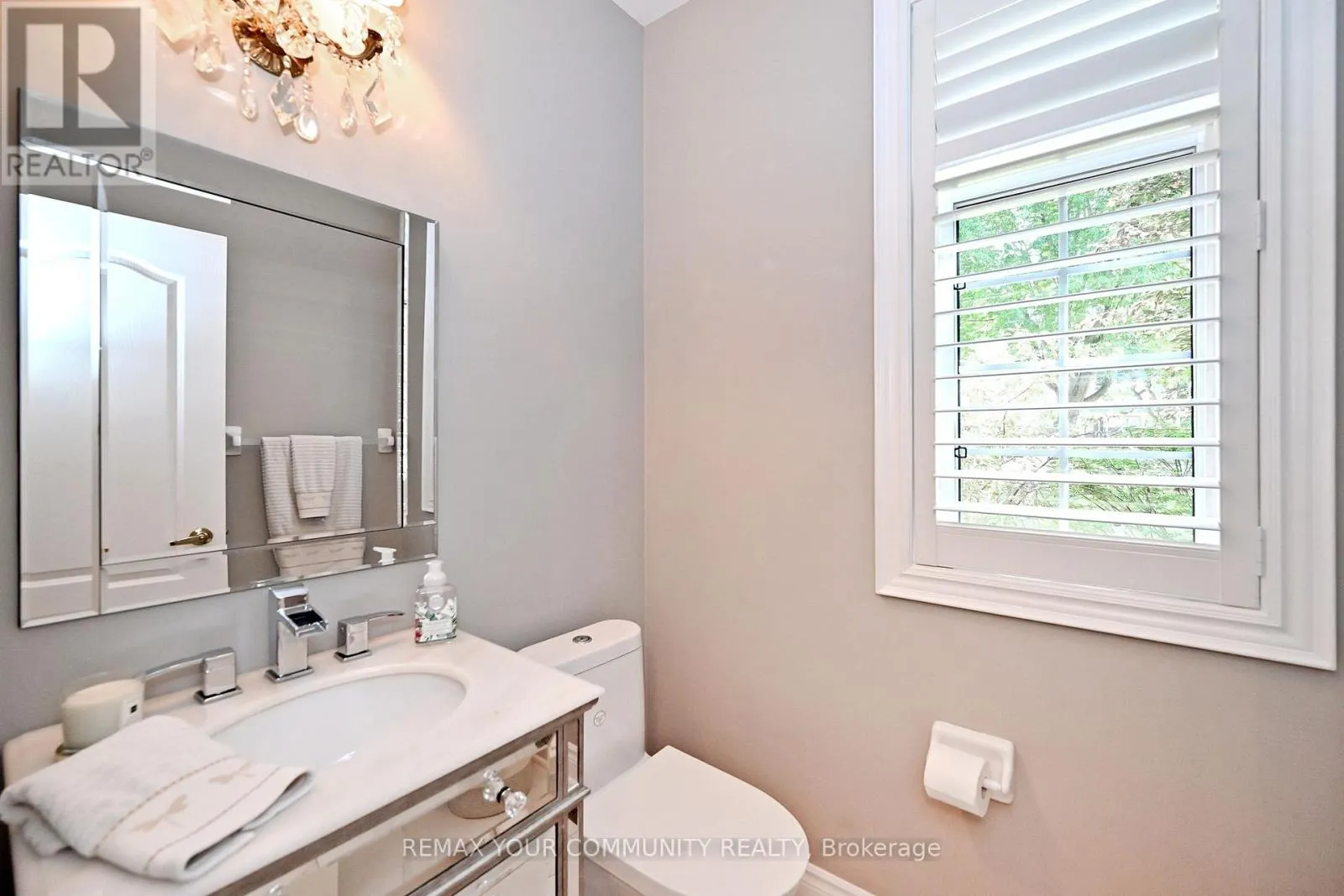 2 WINTERBERRY DRIVE