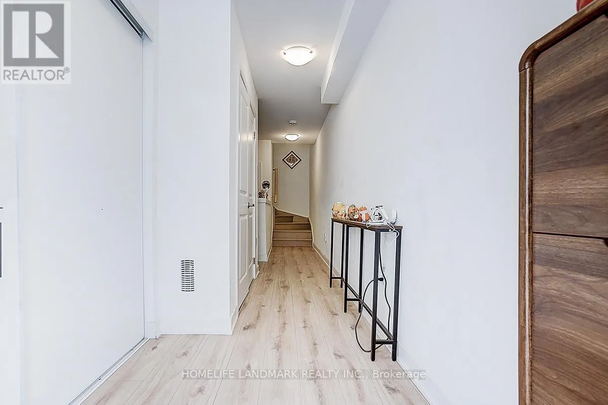 25 SUNBURY LANE